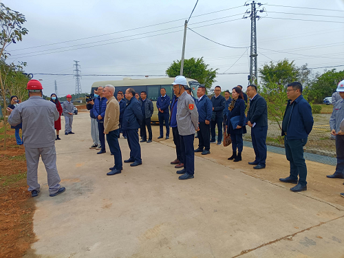 be4475b85c441ff59ace78f61ef90991.png 省工業(yè)和信息化廳副廳長(zhǎng)吳東文及縱向幫扶組團(tuán)單位一行到葵潭農(nóng)場(chǎng)調(diào)研1.png