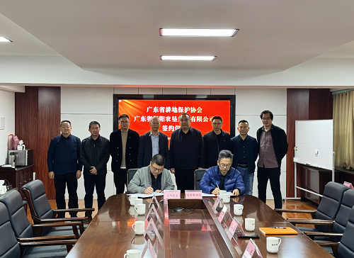 3fd0f1b560db4f7478e138c79a7be69a.png 舉行簽約儀式2.png