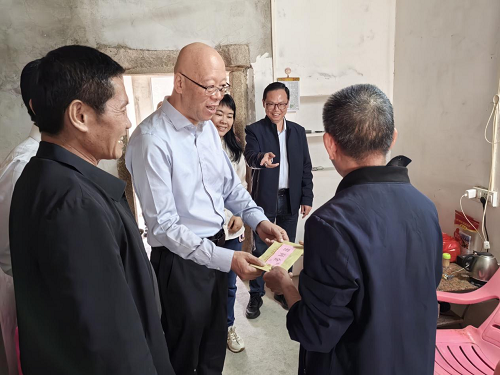 范利輝到掛鉤點揭西縣坪上鎮(zhèn)開展春節(jié)前慰問活動.png